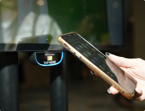 Giải mã cách hoạt động của công nghệ NFC trên màn hình thang máy