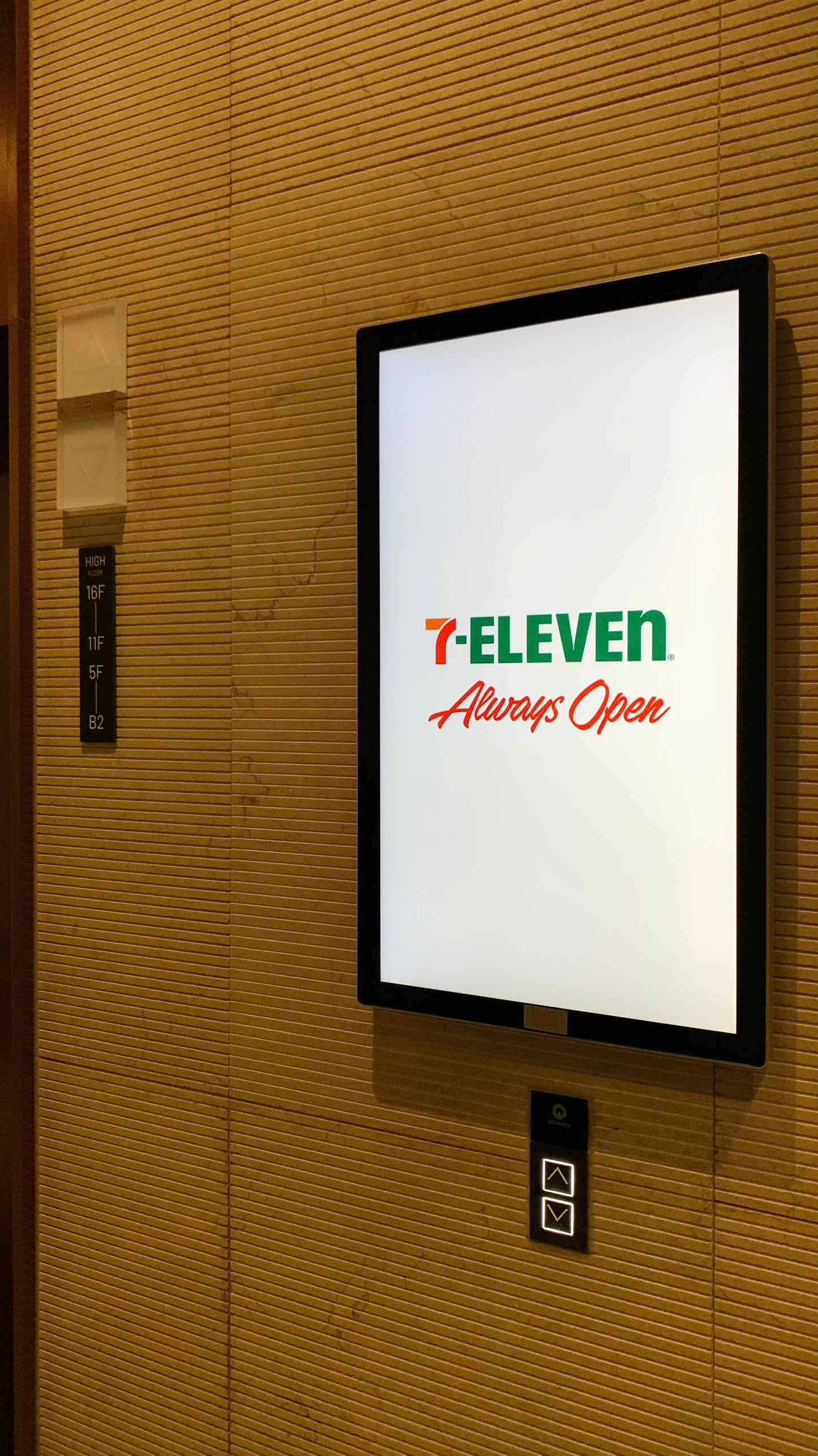 TIẾP CẬN RỘNG HAY TIẾP CẬN ĐÚNG: ĐÂU LÀ ĐÒN BẨY XÂY DỰNG THƯƠNG HIỆU BỀN VỮNG?