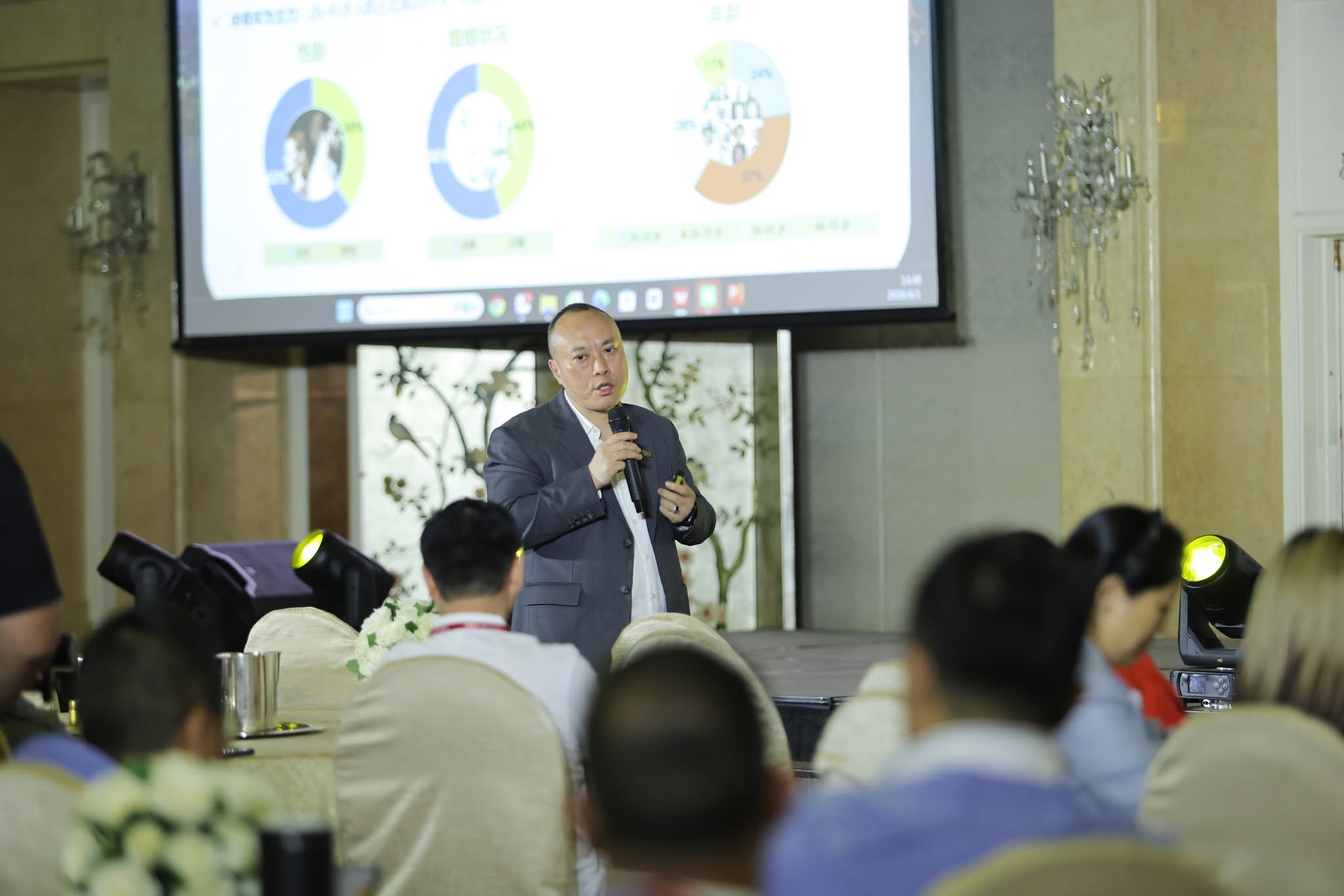 CEO Xiang Song chia sẻ góc nhìn DOOH Việt Nam tại chương trình kỷ niệm 10 năm CEIBS FOP Club