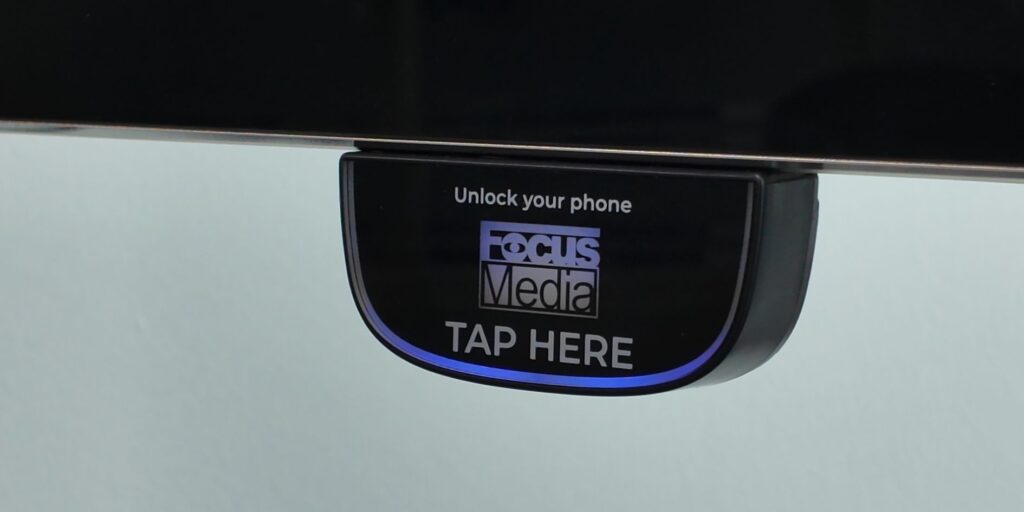 Thiết bị NFC trên màn hình thang máy FMVN